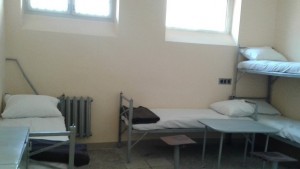 Ангел под домашен арест дървеници го яли в затвора