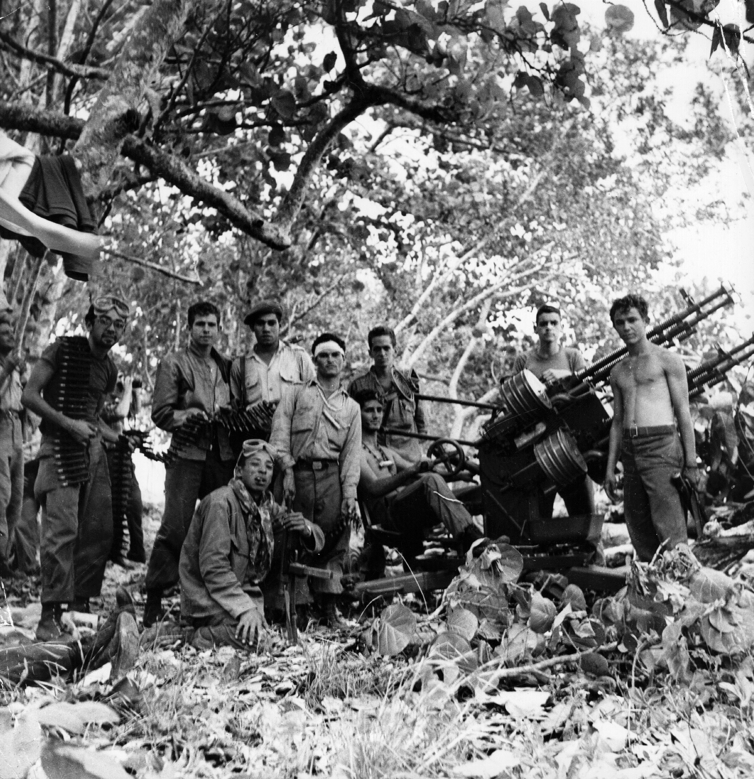 1961 г. - Група от революционерите на Фидел Кастро по време на подкрепеното от САЩ нахлуване в Залива на прасетата.