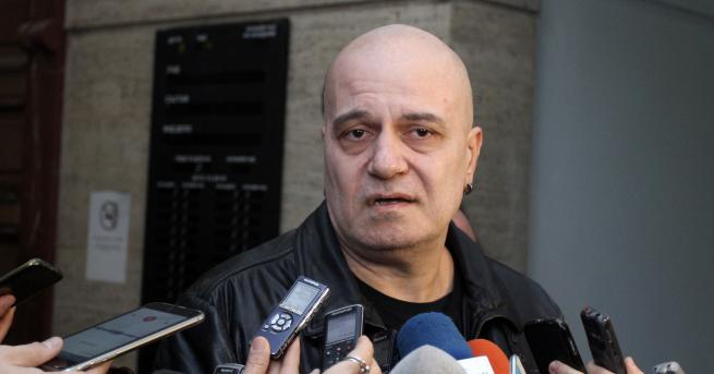 България Кой трябва да се притеснява от Слави Трифонов в