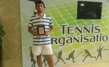 Александър Лазов с първа титла за сезона