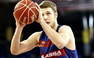 Везенков най-резултатен за Барса при успех над Ховентут