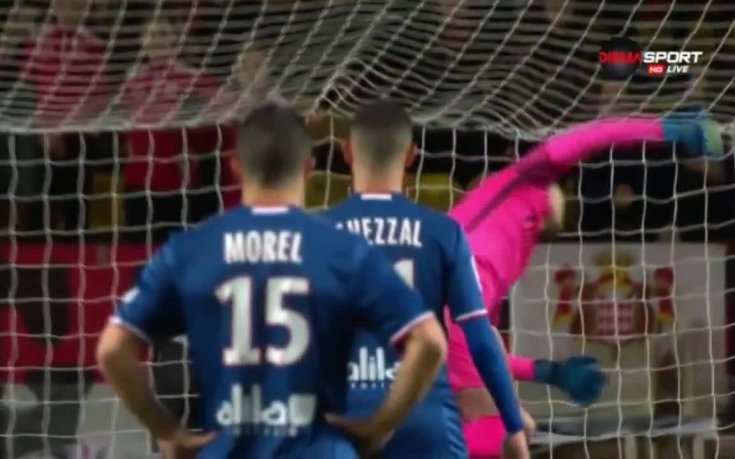 Лион отказа Монако в луд мач с червен картон и спасена дузпа