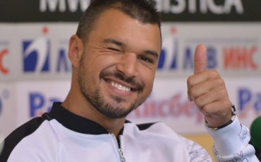 Божинов хапва печено прасенце за Нова година