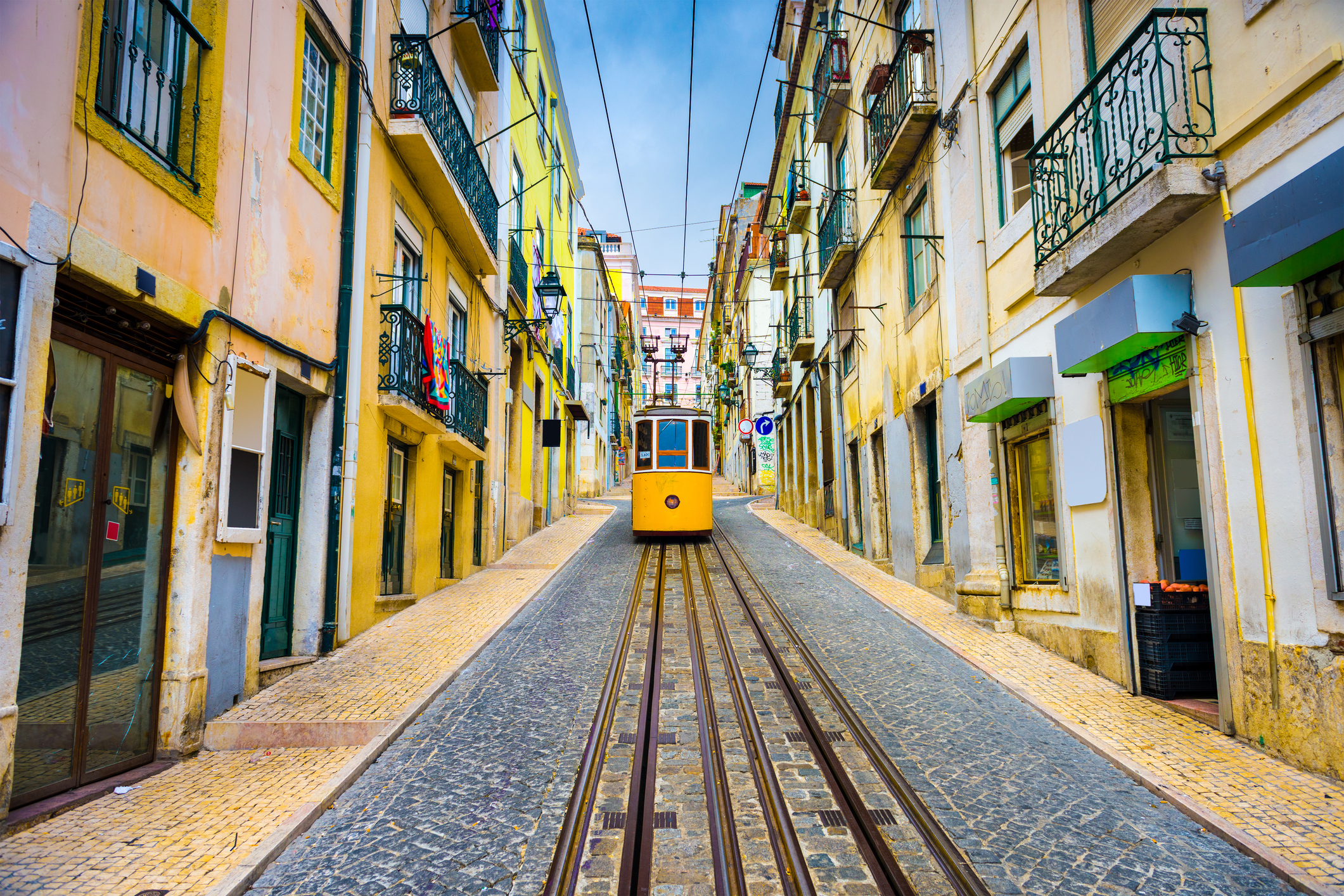 Лисабон - столица и най-голям град на Португалия, с изключителна архитектура, кулинарни вълшебства и топли хора.
