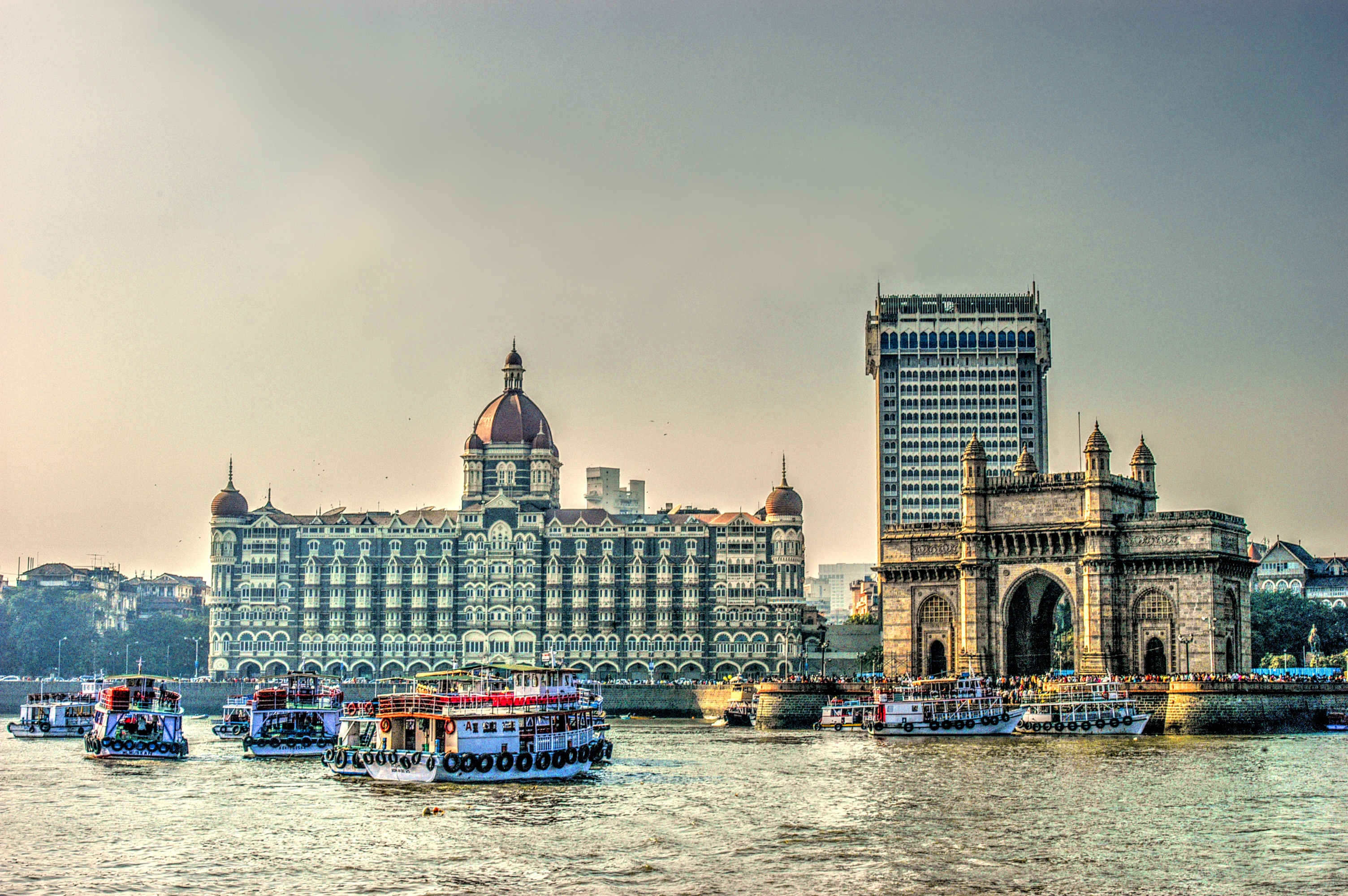 Мумба̀й, наричан също Бомбай, е град в Западна Индия, център на щата Махаращра. С население от 13 830 884 души (2010), той е най-големият град в Южна Азия и втори в света.