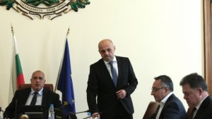 Четири дни преди изборите властта разпредели 121 млн лв за