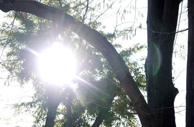 Слънчево сутринта, следобед - облаци