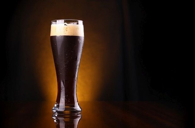 Колко секунди отнема съвършеното наливане на тъмна бира