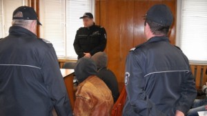 Непълнолетен изнасилил възрастна жена задържан е за 72 часа