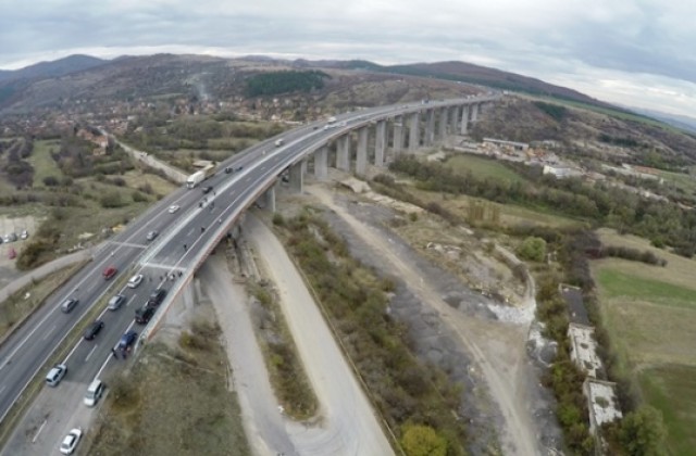 Две тапи по-малко по магистрала „Хемус“ от днес (СНИМКИ)