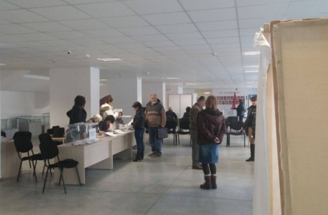 Около 8% избирателна активност в община Дупница към 10 ч.