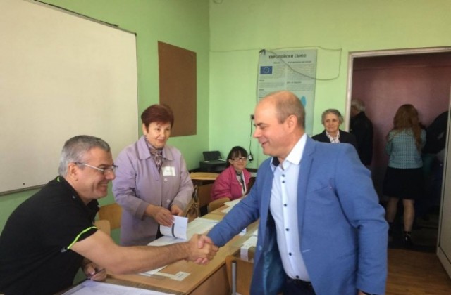 Русенският кмет увери, че в секциите има създадени условия за нормална работа