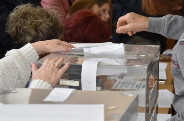 Една четвърт от гласоподавателите в Ловешка област пуснаха своя вот