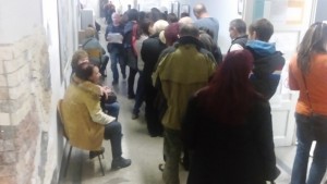 Опашки пред СИК някои чакат час за да гласуват