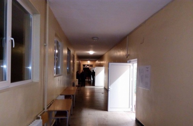 Пусти коридори пред смесените секции в Кюстендил, затруднения за хората с увреждания
