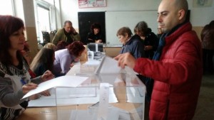 Окончателни резултати Румен Радев 3036 Цецка Цачева 2325 Красимир Каракачанов