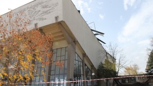 Вятърът отнесе част от покрива на спортната зала в Димитровград