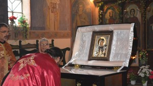 Пред чудотворна реликва се преклониха в село Вирове на Архангеловден