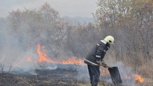 Пожар между бензиностанция и военен полигон