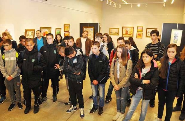 Изложба на български художници подреди в Разград частна софийска галерия