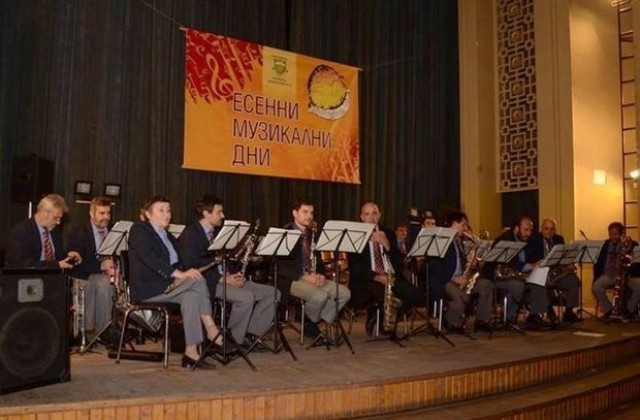 65 г. отбелязва с концерт Забавно-духовият оркестър на Димитровград