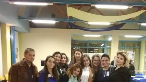 Участниците от Международния Югоизточен летен университет с колективна награда