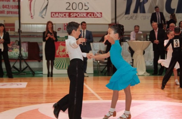 Над 200 двойки взеха участие в турнир по спортни танци