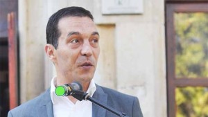 Петричев става учител по български език за час