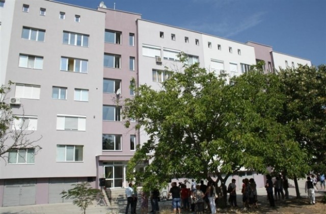 Освещават първия саниран жилищен блок в Стара Загора