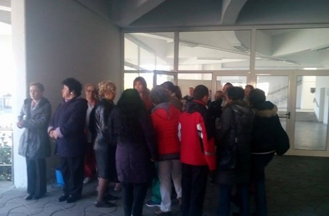 Пловдивски медици излязоха на протест срещу сливането на две болници