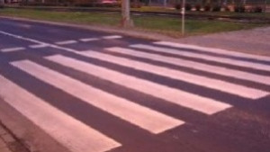 Млад шофьор блъсна жена на пешеходна пътека