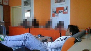 Учителят от снимката проговори