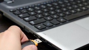 Учени разработиха USB тест за ХИВ