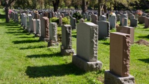 Страховито състезание Шампионат по бързо изкопаване на гробове в Словакия