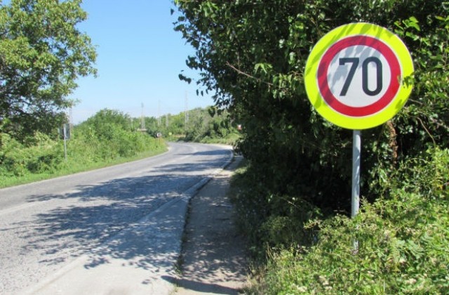 Валежите в Старозагорско могат да оставят село без път