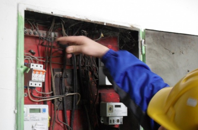 Хванаха крадец на ток във варненско село