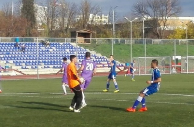 „Спартак” вкара 4 на „Хитрино”