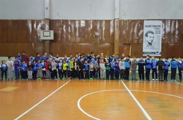 Отборът на „Асеновец спечели турнира по футбол за деца