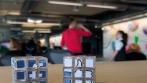 Facebook съобщи за смъртта на стотици потребители включително и Зукърбърг