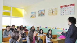 Мартин Кърнолски учи на сценично поведение малките големи певци от