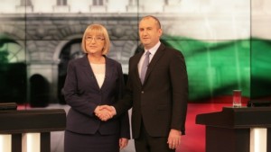 Българите избират президент между ген Румен Радев и Цецка Цачева
