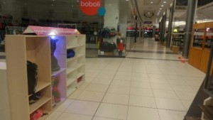 5годишно дете полетя от втория етаж на МОЛ с ховърборд