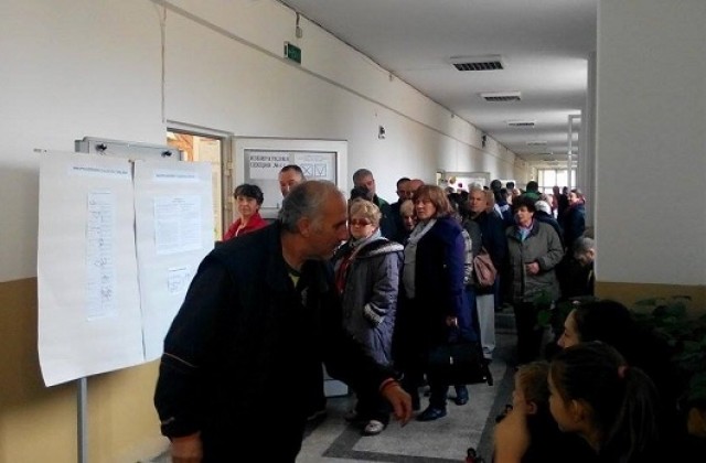 В Пазарджишко всички 365 секции започнаха изборния ден нормално