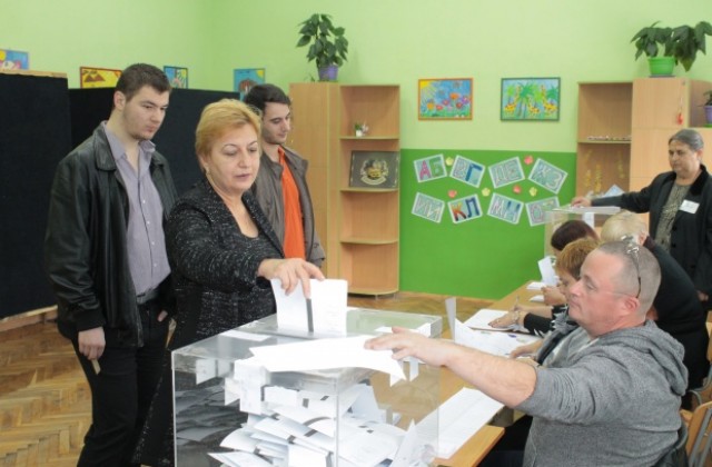 По-ниска избирателна активност към 10 часа отчитат в Търговищко