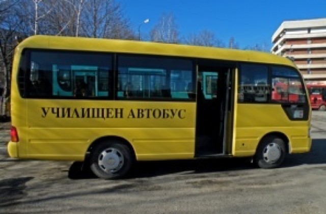 Нов училищен автобус получи общината