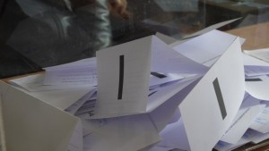 Избиратели сигнализират че бюлетините се отварят