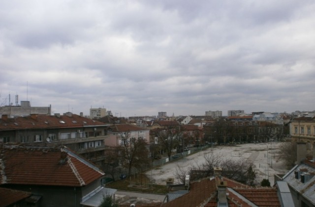 Близо 26% избирателна активност към 13 ч., в Русе се запасяват с генератори