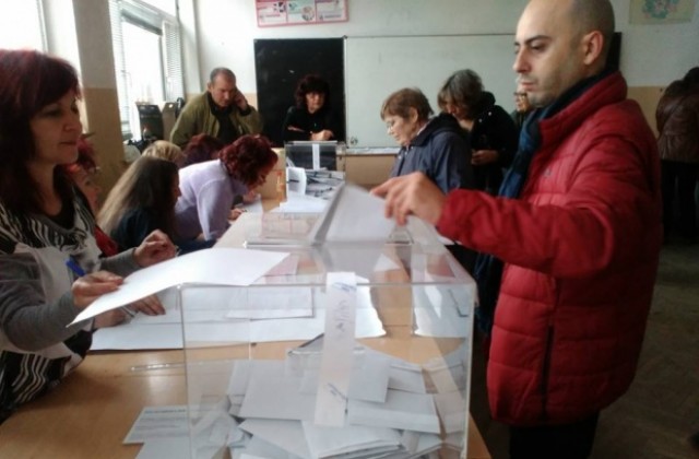 Кюстендилци много по- активни на балотажа, към 13 ч. Повече гласували още в Дупница, Сапарева баня и Рила