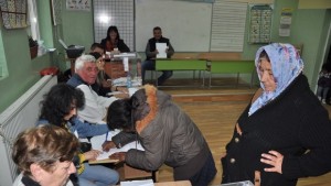 Неграмотен член на комисия в кв Република продължава изборите