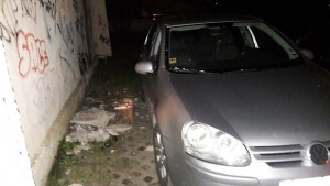 Мазилка от трафопост строши стъклото на кола